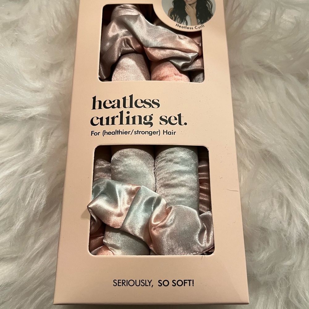 😊NEW😊Women’s Heatless Curling Set - Multicolor